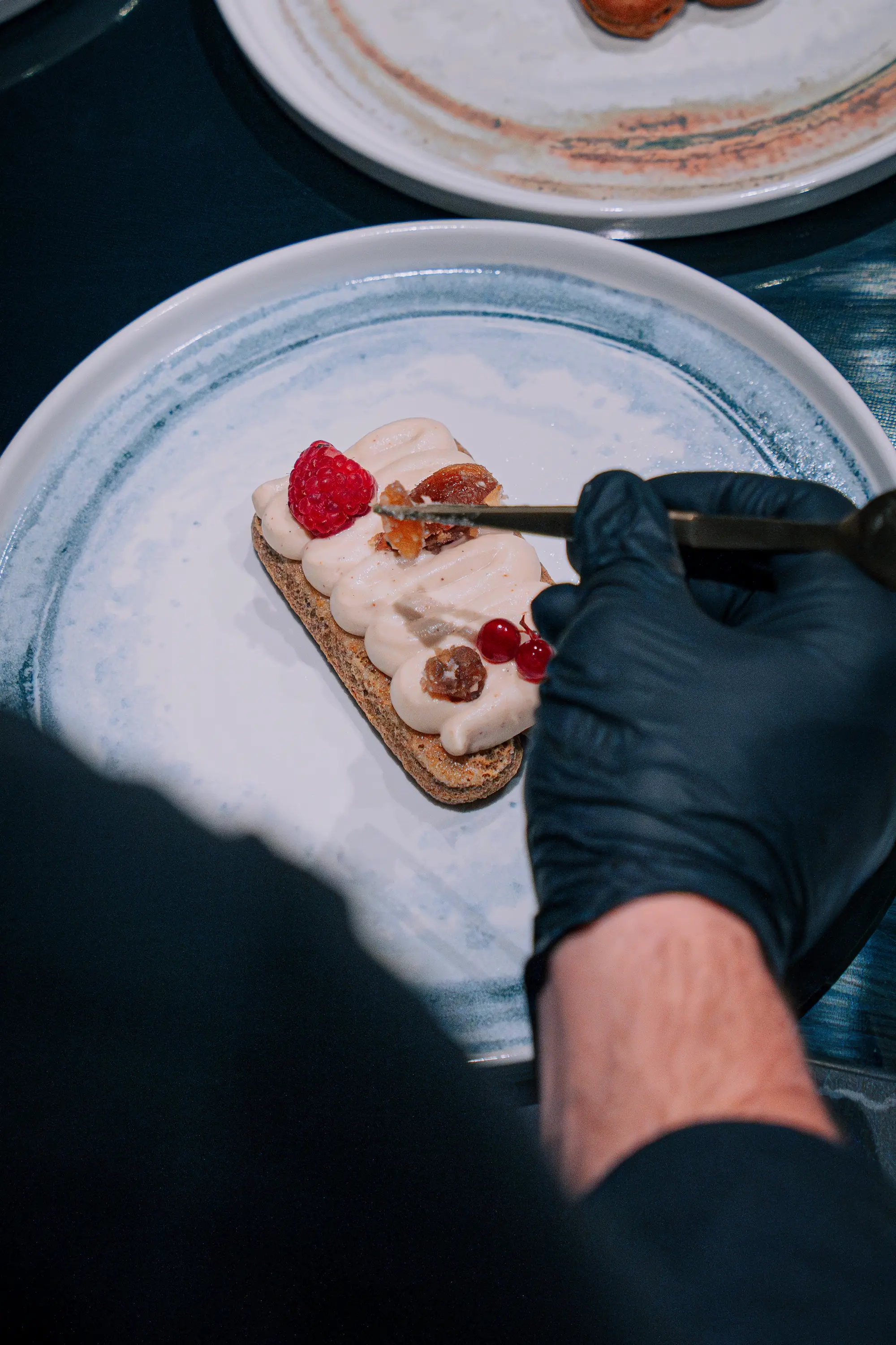 Servizio in sala durante un'esperienza Ristocasa